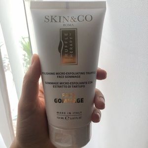 Skin&Co Polishing Micro-Exfoliating Truffle Gomage